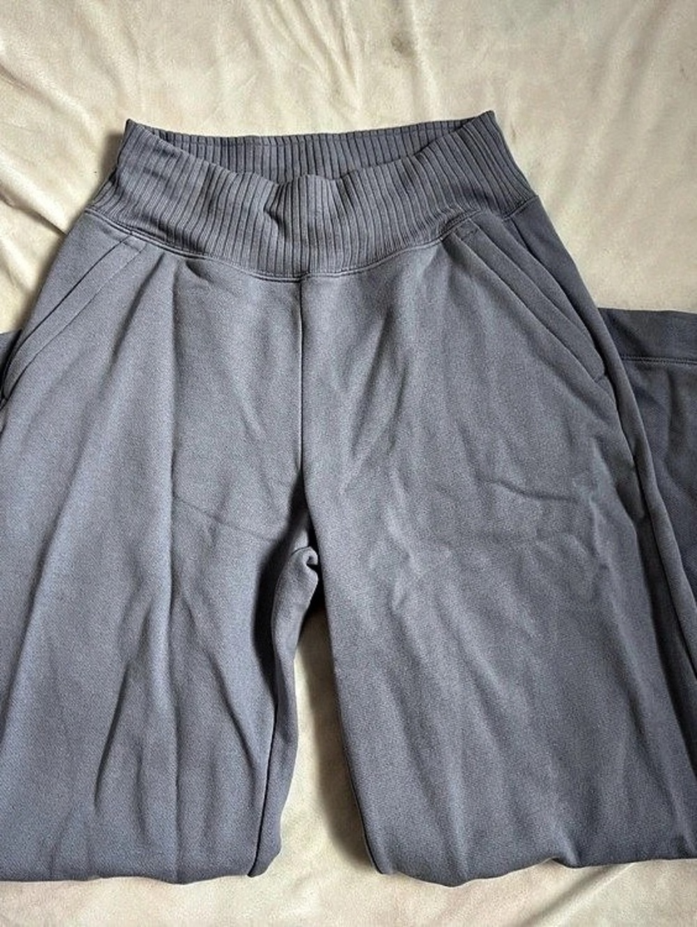 Alo Serenity Wide Leg Sweatpant Wide Leg Sweatpant in *Winter Frost* Size Medium